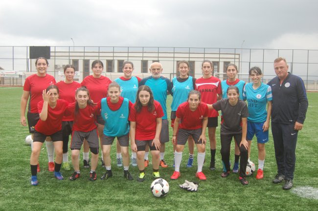 Bayan futbol takımı çalışmalarına hız verdi