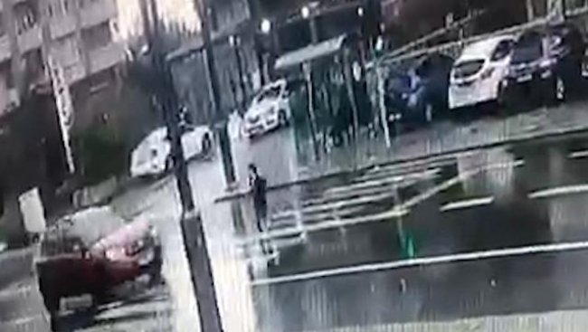 Otomobilin çarptığı kız yoğun bakımda