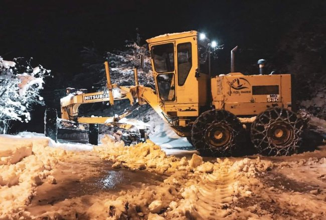 Kar köy yollarını kapadı