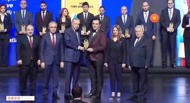 RTEÜ Öğretim Üyesi Ödülünü Cumhurbaşkanının Elinden Aldı