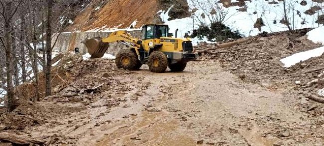 Anzer yolunda heyelan