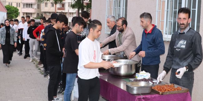 Aytekin öğrencilerle iftar yaptı