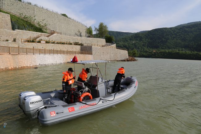 Baraj gölü Jandarma kontrolünde