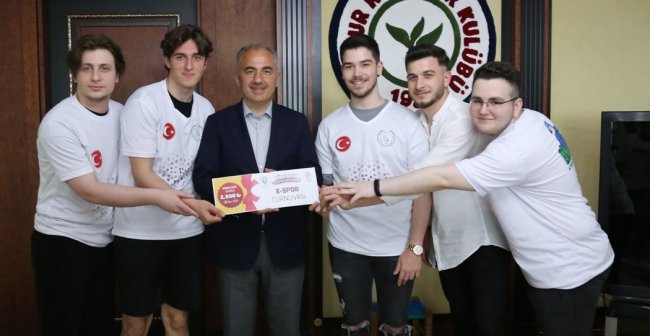 -SPOR TURNUVASINDA ÖDÜLLER VERİLDİ