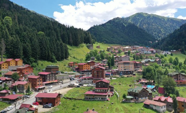 Ayder Yaylası yoğun turist akınına uğruyor