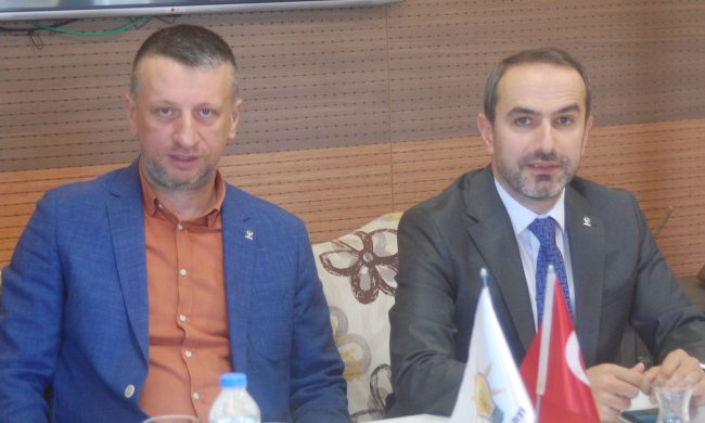 “ İYİ Kİ MUHALEFET DEĞİLİM”