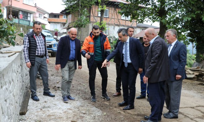 KÖY YOLLARINA 40 BİN METRE PARAPET DUVAR YAPILDI
