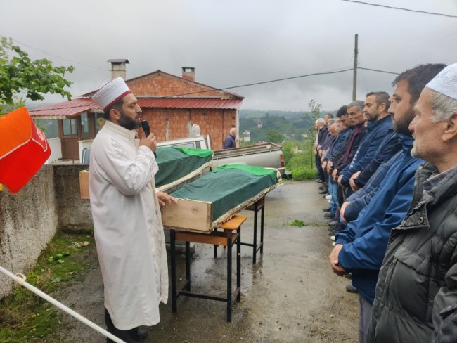 Trabzon'da iki kız kardeş aynı gün vefat etti