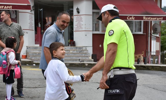 EMNİYET OKULLAR BÖLGESİNİ ABLUKAYA ALDI