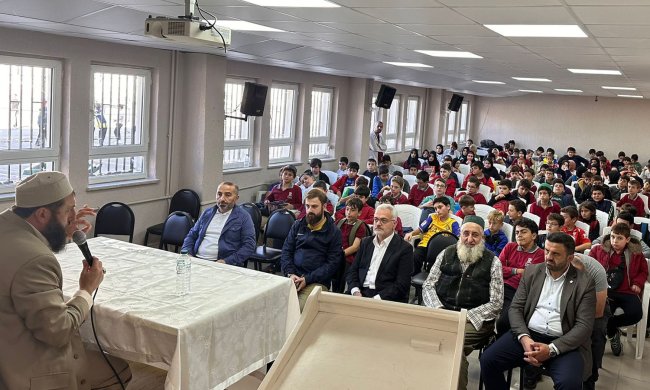 İMAM HATİP ORTAOKULUNDA KONFERANS