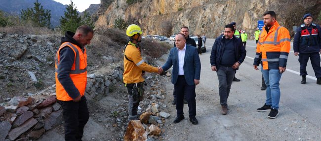 Artvin-Hopa kara yolunda çalışmalar aralıksız devam ediyor