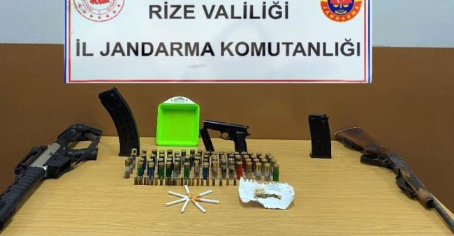 ŞÜPHELİ ARAÇTAN CEPHANE ORTAYA ÇIKARTILDI