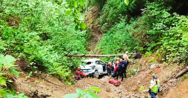 250 metre uçuruma düştü 1 ölü 4 yaralı