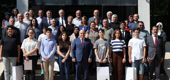 Vali Ünsal, LGS şampiyonlarını kabul etti