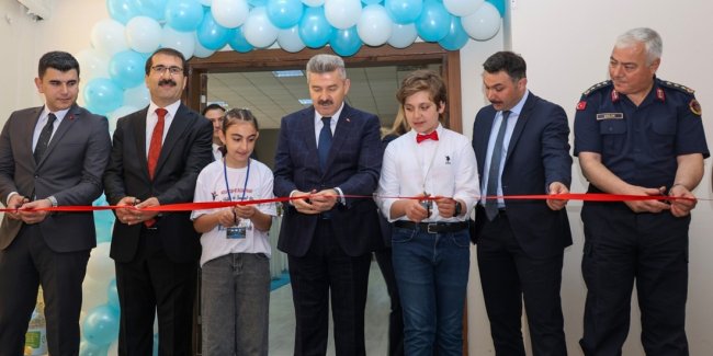 Artvin'de TÜBİTAK 4006 Bilim Fuarı açıldı