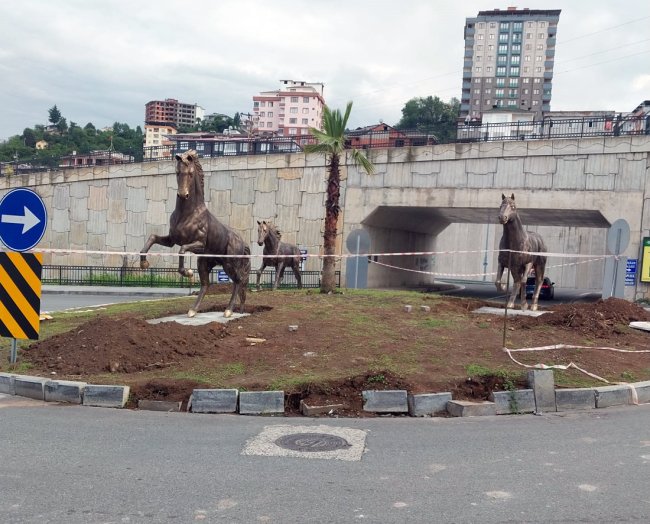 AT MEYDANI ESKİ İSMİNE KAVUŞTU