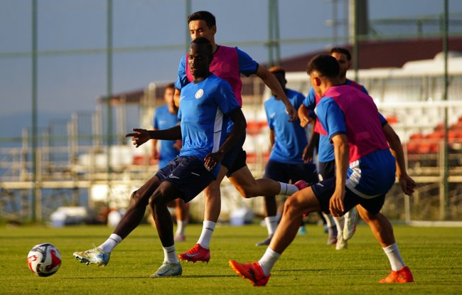 RİZESPOR ERZURUM’DA TEMPO ARTIRDI