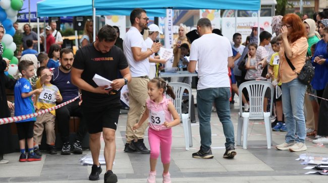 RİZE’DE AİLE YILI’NA ÖZEL ORYANTİRİNG YARIŞI BÜYÜK İLGİ GÖRD