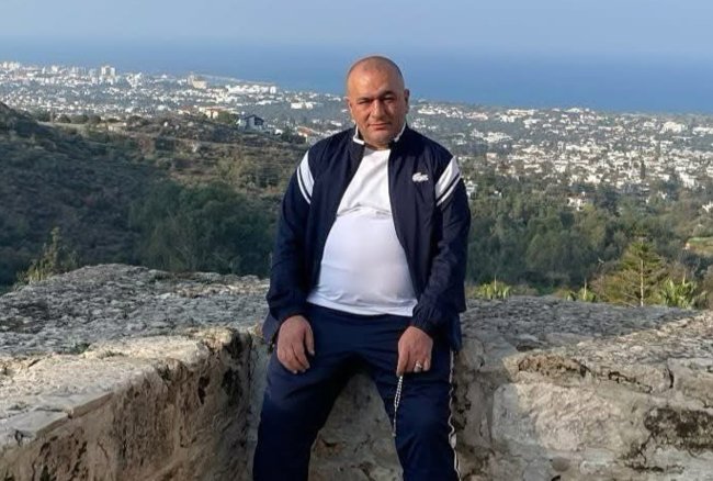 GÜRCİSTAN DA SIRTINDAN VURULDU