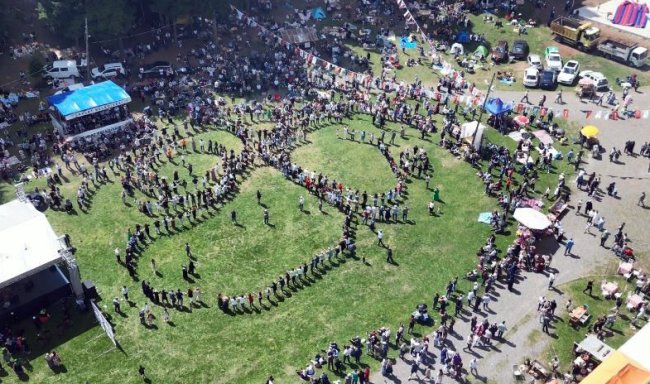HORON HALKASINDA PLAKAYI YAZDILAR