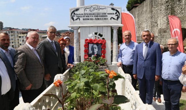 EFSANE BAŞKAN MEZARI BAŞINDA ANILDI