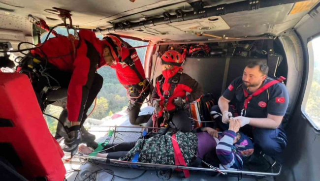 91 YAŞINDAKİ HASTA HELİKOPTER İLE ALINDI