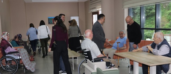 YAŞLILARA SENEDE BİR GÜN