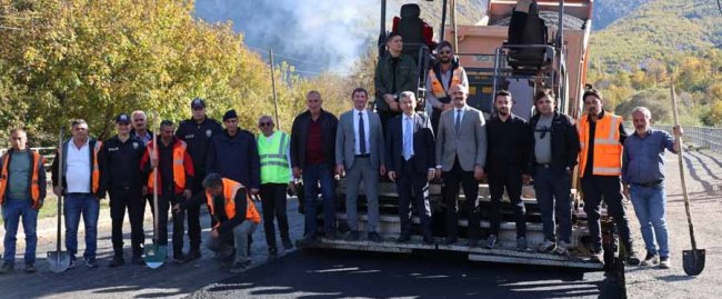 Vali Ergün Ardanuç’ta asfaltlama çalışmalarını yerinde inceledi