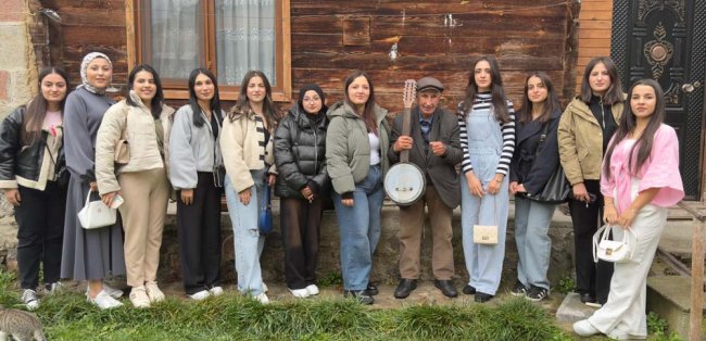 Şavşat MYO Öğrencilerinden Örnek Davranış