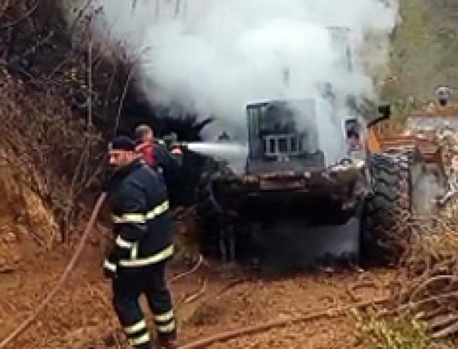 Artvin de İş Makinesi Alev Alev Yandı