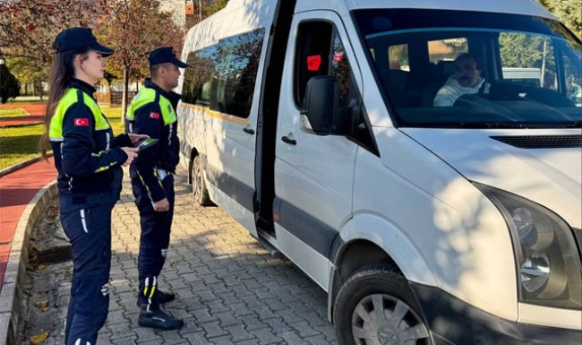 Artvin’de okul çevreleri ve servis araçları denetlendi