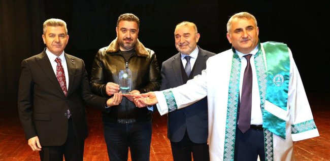 AÇÜ’den Murat Sural’a Anlamlı Plaket