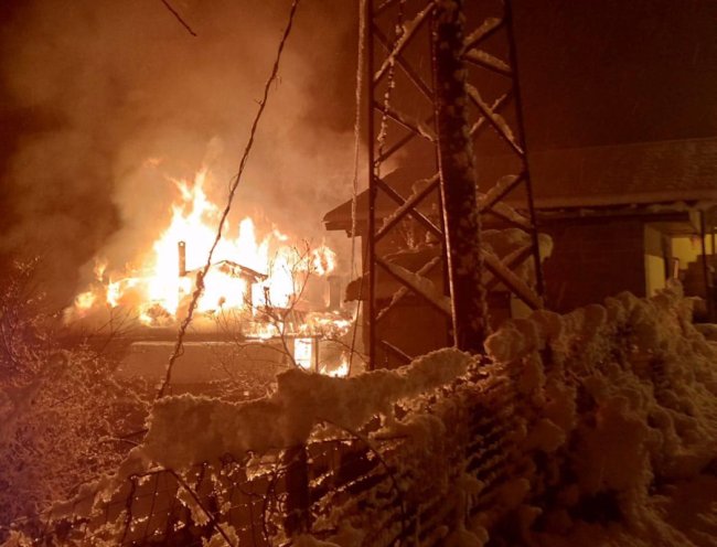 HEMŞİN’DE 3 EV KÜLE DÖNDÜ