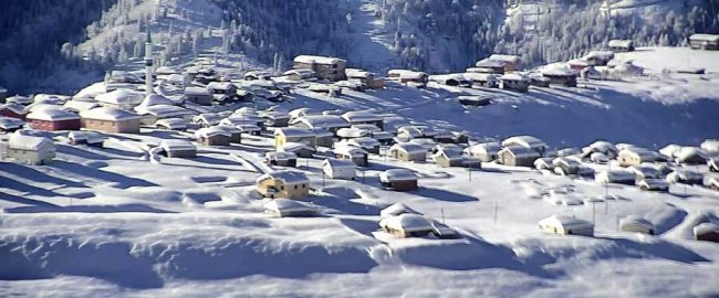 RİZE’DE YAYLALAR KAR’A TESLİM OLDU