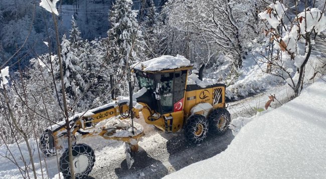 RİZE’DE KARLA MÜCADELE DEVAM EDİYOR