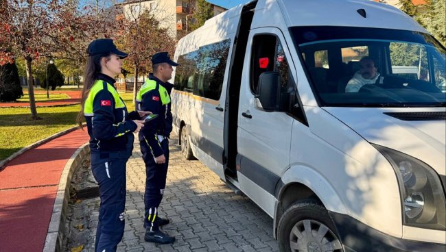 Artvin’de okul çevreleri ve servis araçları denetimleri aralıksız sürüyor