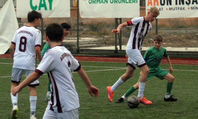U13 GELİŞİM LİGİNDE 3 HAFTADA ARDEŞEN YİNE GALİP 4-2