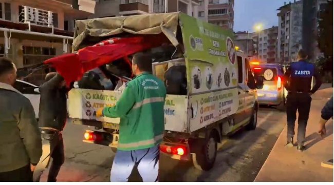 BELEDİYEDEN ERKEN SAATLERDE SOKAK TEMİZLİĞİ