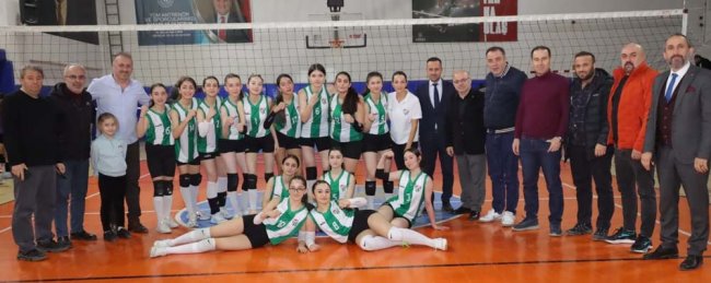 Artvinspor kadın voleybol takımından 3-0’lık galibiyet