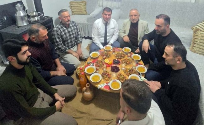 AK Parti İl Başkanı Aydemir, bir vatandaşın evinde iftar yaptı