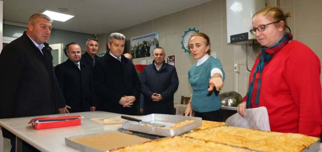 Artvin Valisi Ergün’den, Hopa Kadın Girişimi Üretim ve İşletme Kooperatifi’ne Ziyaret