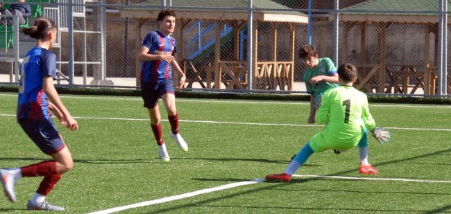 BELEDİYE EVİNDE KAZANDI 2-1