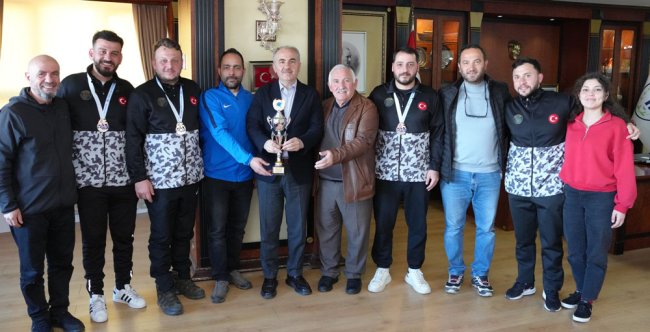 ŞAMPİYONLARDAN BAŞKANA ZİYARET