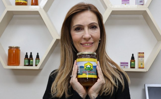 Özkırım, Hatila Vadisi Milli Parkında arılıkta incelemelerde bulundu