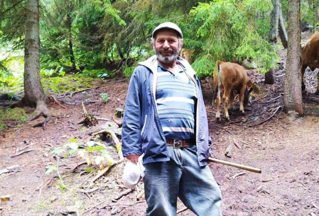 MERDİVENDEN DÜŞTÜ HAYATINI KAYBETTİ