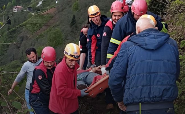 Çay bahçesine bakım yaparken Ayağını Kesti