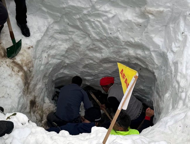 GEZER ÇİĞ ALTINDA ARANIYOR