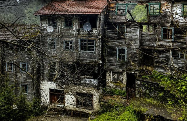 BİR TARİH YOK OLUYOR