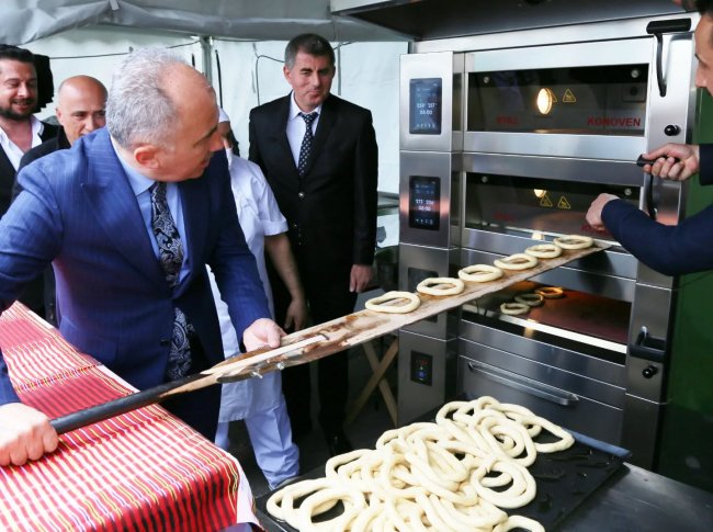 RİZE GÜNLERİNDE KEL SİMİT DAĞITILDI