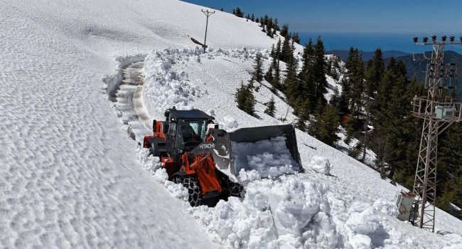 RİZE’DE 9 YAYLA DA KARLA MÜCADELE SÜRÜYOR